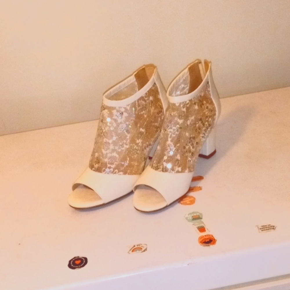 White shooties